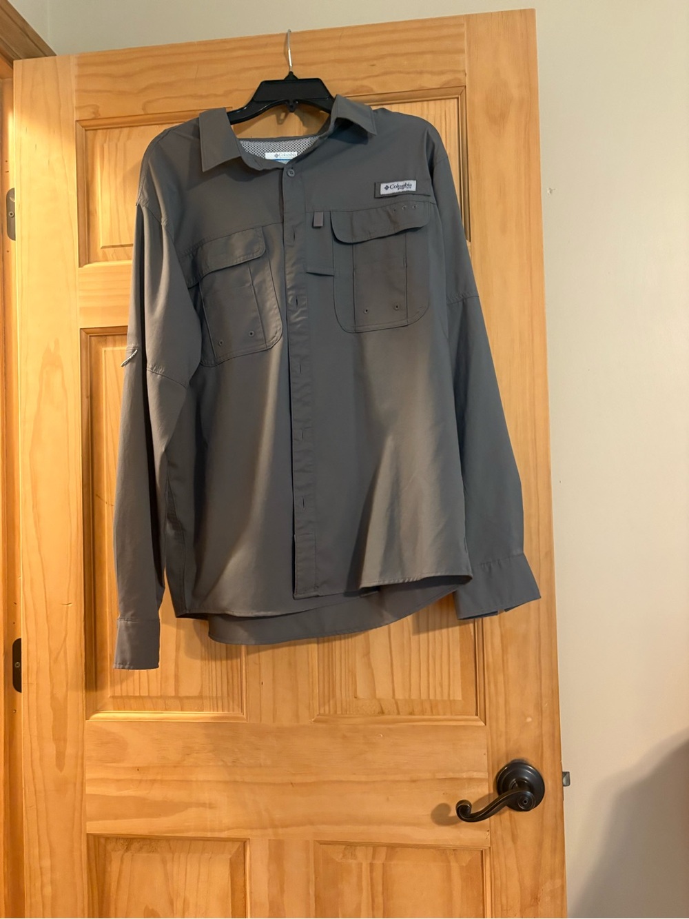 Columbia Men's Long-Sleeve Button Fishing Shirt in Gray